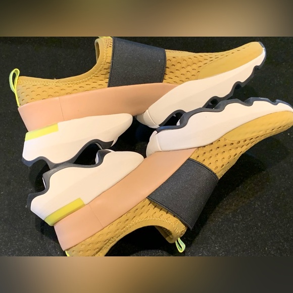 Sorel Kinetic Impact Strap Slip On Sneakers, Size 8.5 - Picture 6 of 15